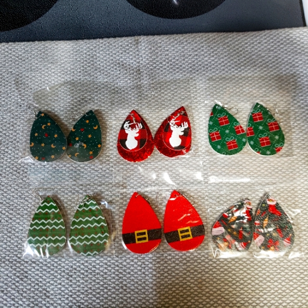 Nwt Christmas earring bundle